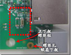 有人認(rèn)為電容旁邊已經(jīng)有螺絲將電路板固定于機(jī)殼上了，不應(yīng)該發(fā)生電路板彎曲的現(xiàn)象才對(duì)。