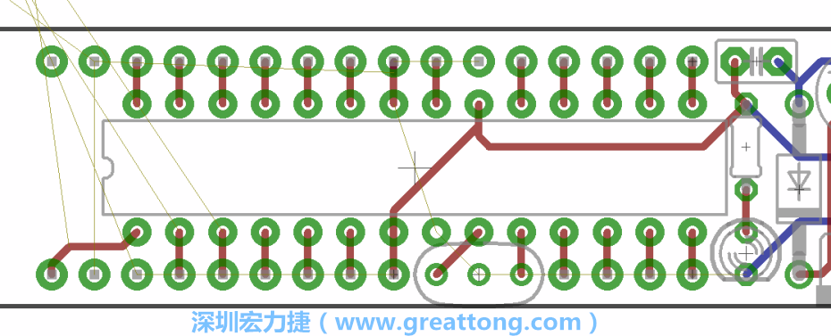 諧振器應擺放在ATmega微控制器的針腳8、9和10旁邊，在共鳴器和微控制器中間的高頻信號線應該要愈短愈好，此外，其它的信號線應該要遠離這個區(qū)域且配置在諧振器的下方，這樣做是為了防止不必要的無線電波干擾。