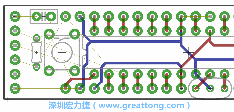 到目前為止，你應該只剩下四個部分還未進行布線，10K重置上拉電阻器、重置電容和1×6的序列排針。