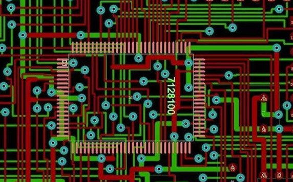 圖1：兩種PCB模型的部分電路。頂圖：傳統(tǒng)設(shè)計(jì)版本。